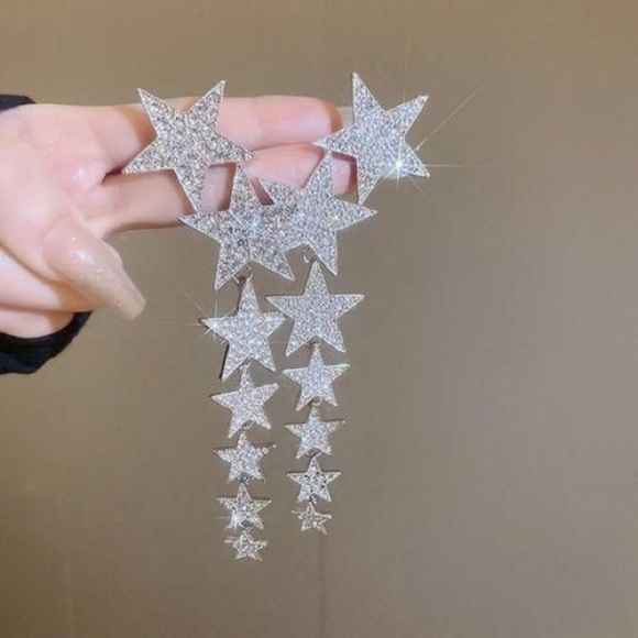 Sparkling Crystal Star Drop Earrings – Dazzling Statement Jewelry - Picture 4 of 15